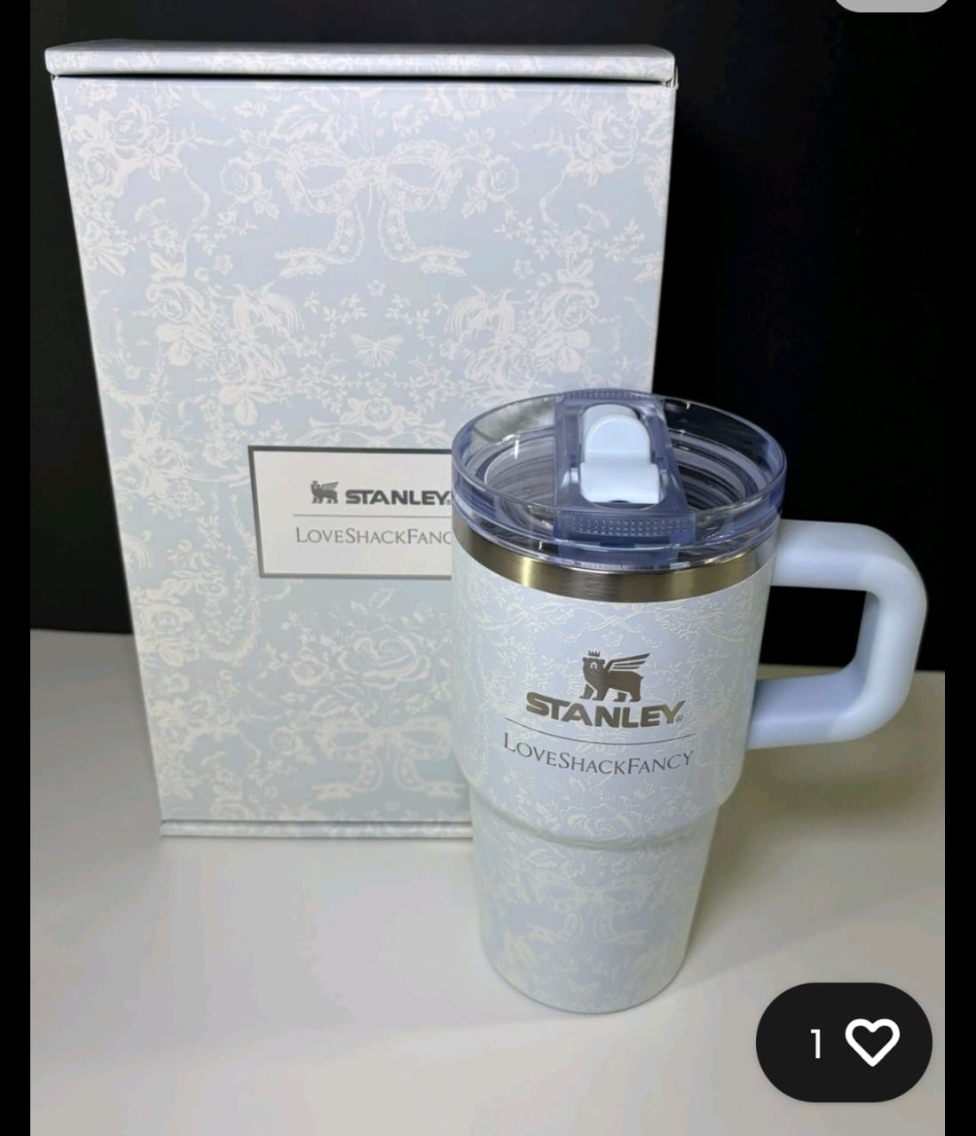 Stanley x LoveShackFancy Holiday Quencher H2.0 FlowState Tumbler 40 oz – Coquette Bow Winter Ice